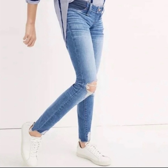 Madewell Denim - Madewell skinny maternity jeans - size 27. Good contrition.